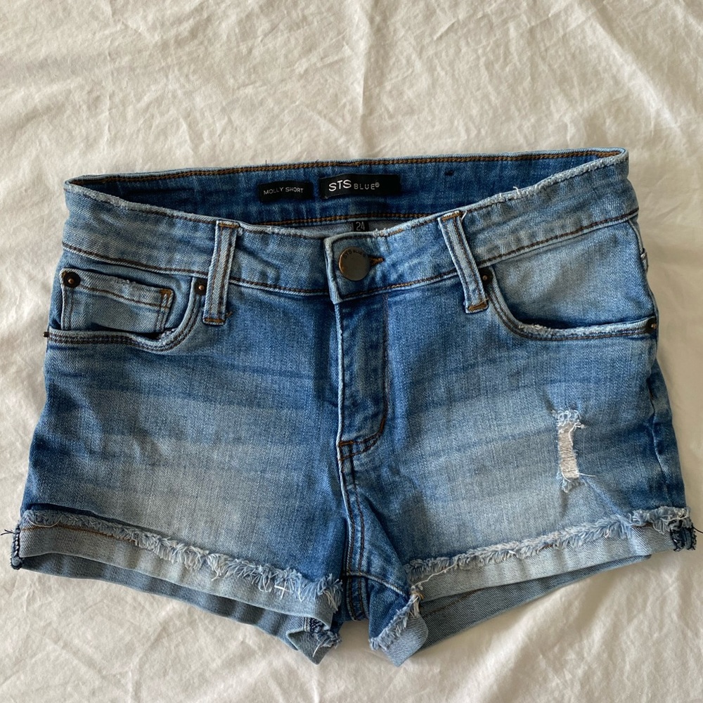 STS blue denim jean shorts. Women’s size 24